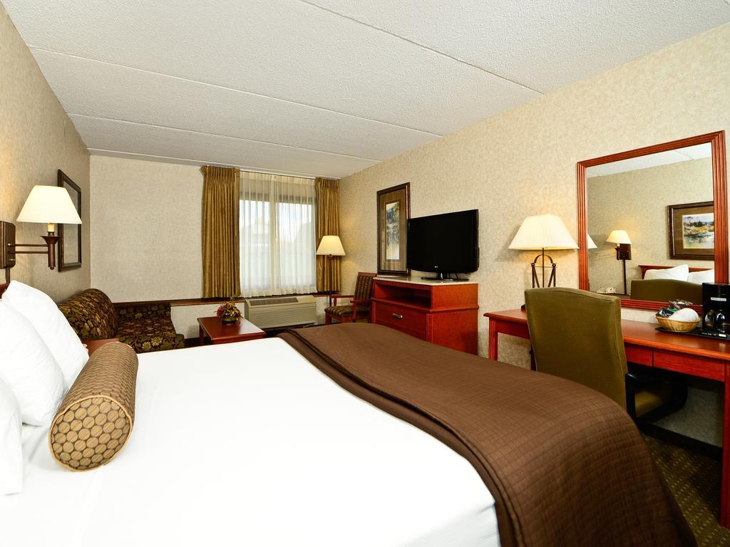 Ramada By Wyndham Plymouth Hotel & Conference Center Εξωτερικό φωτογραφία