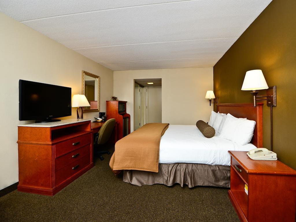 Ramada By Wyndham Plymouth Hotel & Conference Center Εξωτερικό φωτογραφία