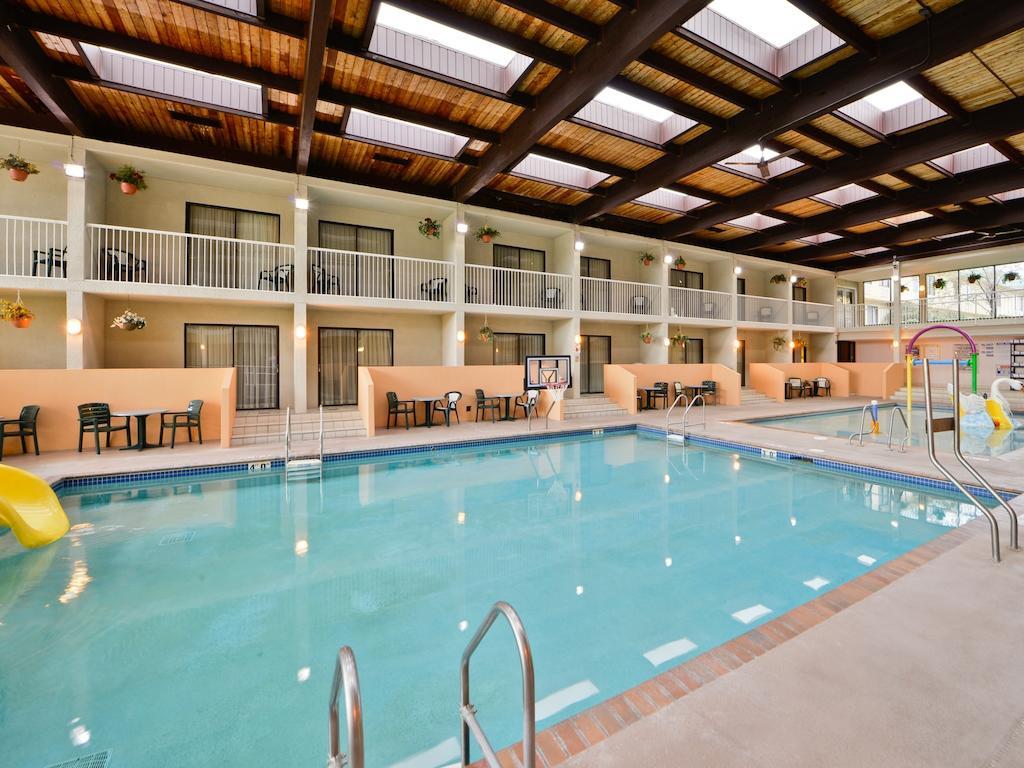 Ramada By Wyndham Plymouth Hotel & Conference Center Εξωτερικό φωτογραφία