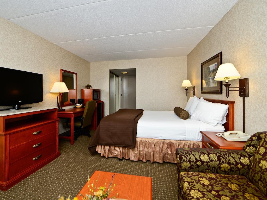Ramada By Wyndham Plymouth Hotel & Conference Center Εξωτερικό φωτογραφία