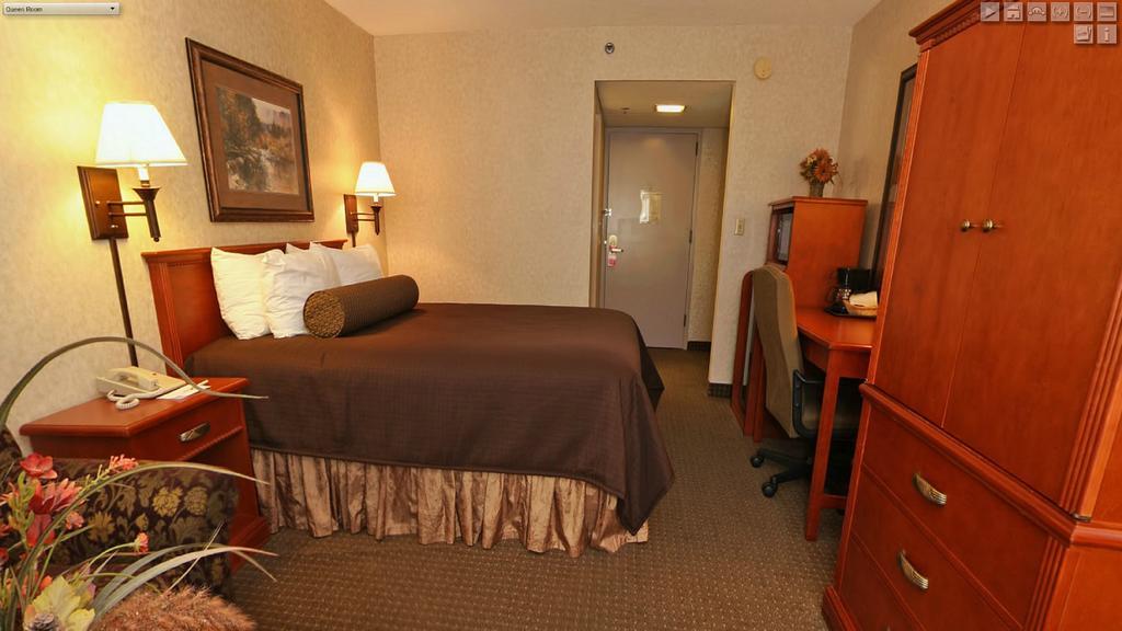 Ramada By Wyndham Plymouth Hotel & Conference Center Εξωτερικό φωτογραφία