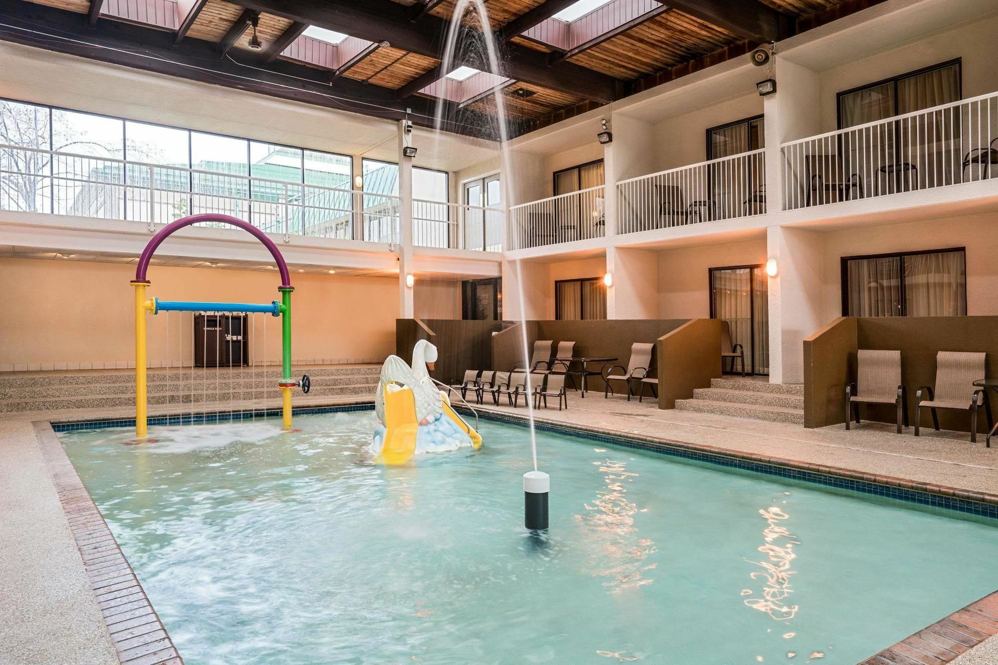 Ramada By Wyndham Plymouth Hotel & Conference Center Εξωτερικό φωτογραφία