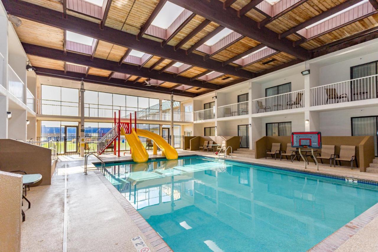 Ramada By Wyndham Plymouth Hotel & Conference Center Εξωτερικό φωτογραφία