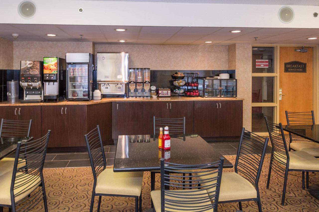 Ramada By Wyndham Plymouth Hotel & Conference Center Εξωτερικό φωτογραφία