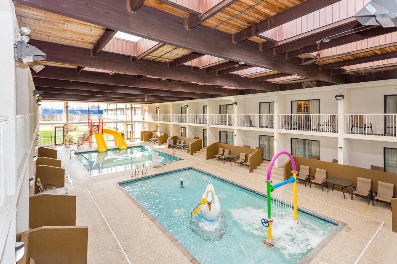 Ramada By Wyndham Plymouth Hotel & Conference Center Εξωτερικό φωτογραφία