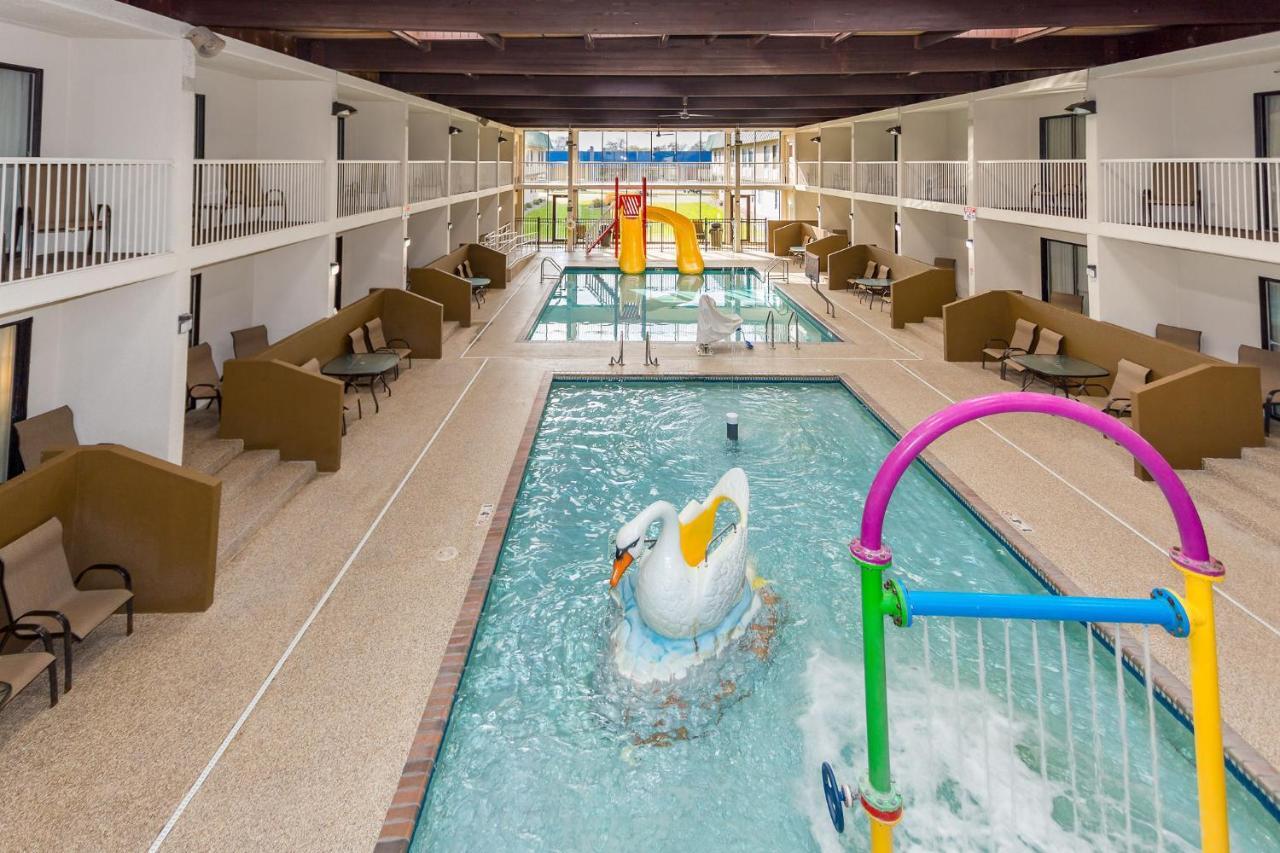 Ramada By Wyndham Plymouth Hotel & Conference Center Εξωτερικό φωτογραφία