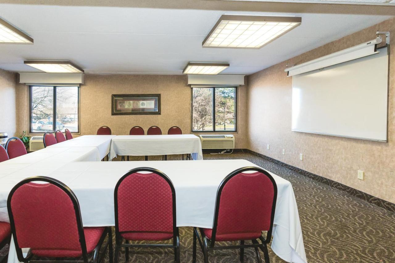 Ramada By Wyndham Plymouth Hotel & Conference Center Εξωτερικό φωτογραφία