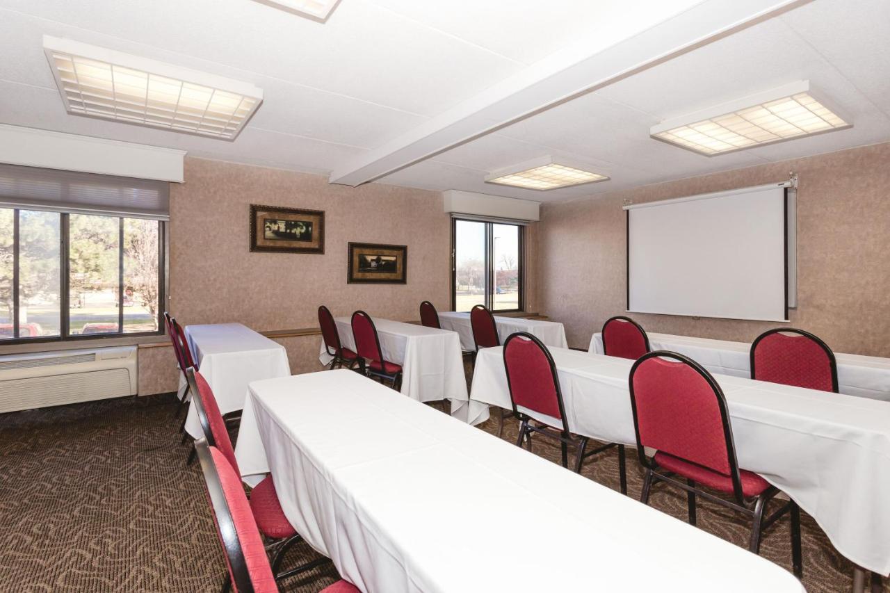 Ramada By Wyndham Plymouth Hotel & Conference Center Εξωτερικό φωτογραφία