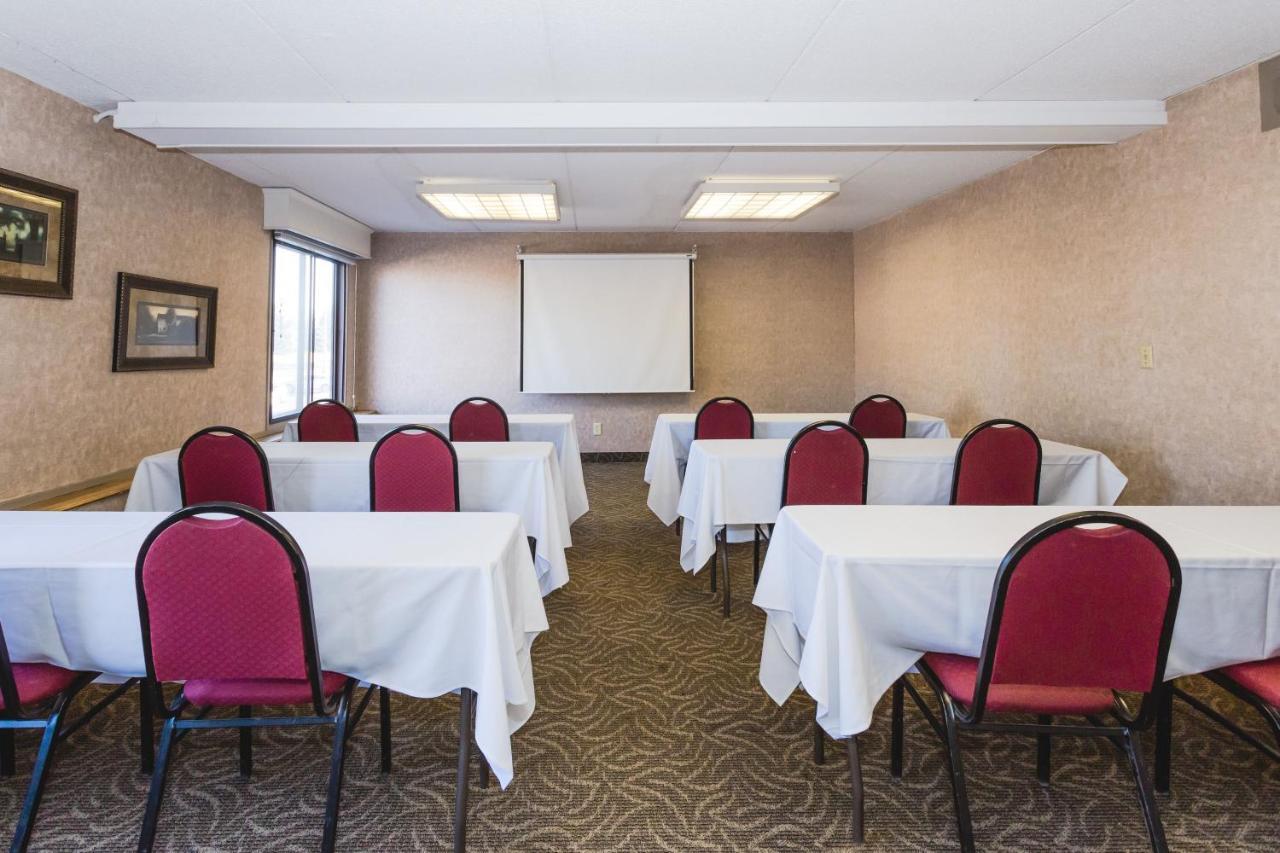 Ramada By Wyndham Plymouth Hotel & Conference Center Εξωτερικό φωτογραφία