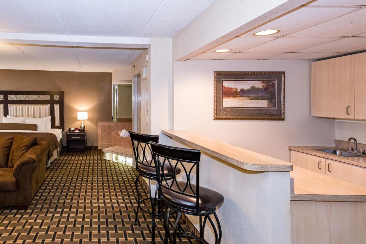 Ramada By Wyndham Plymouth Hotel & Conference Center Εξωτερικό φωτογραφία