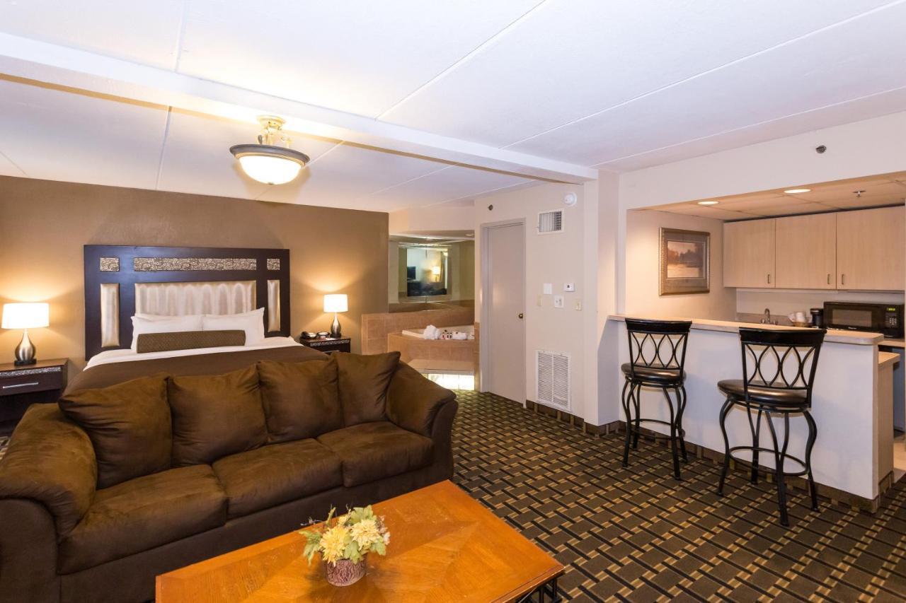 Ramada By Wyndham Plymouth Hotel & Conference Center Εξωτερικό φωτογραφία