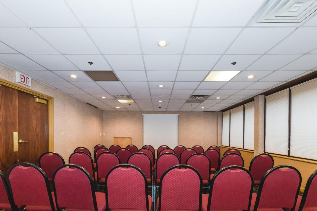 Ramada By Wyndham Plymouth Hotel & Conference Center Εξωτερικό φωτογραφία