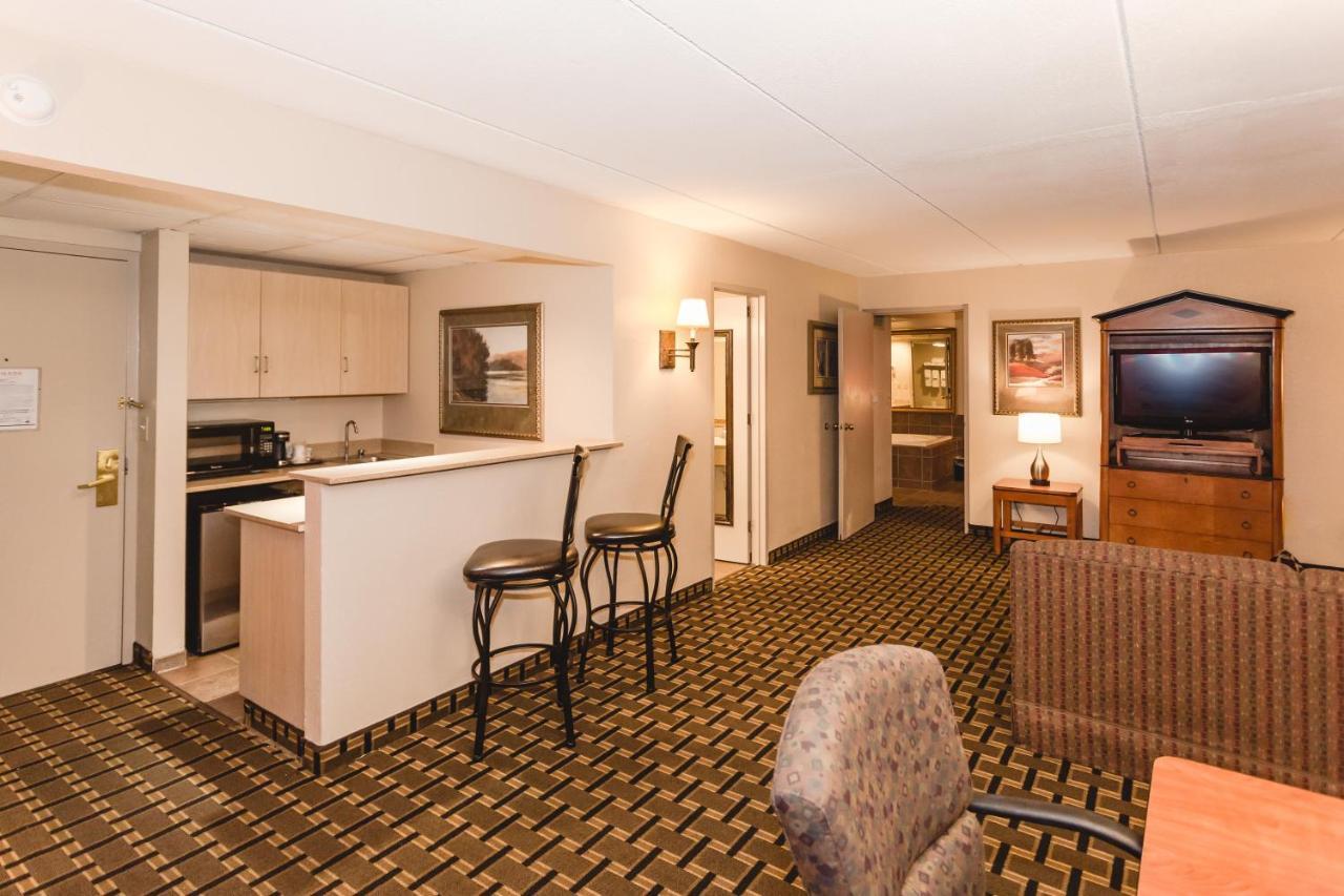 Ramada By Wyndham Plymouth Hotel & Conference Center Εξωτερικό φωτογραφία