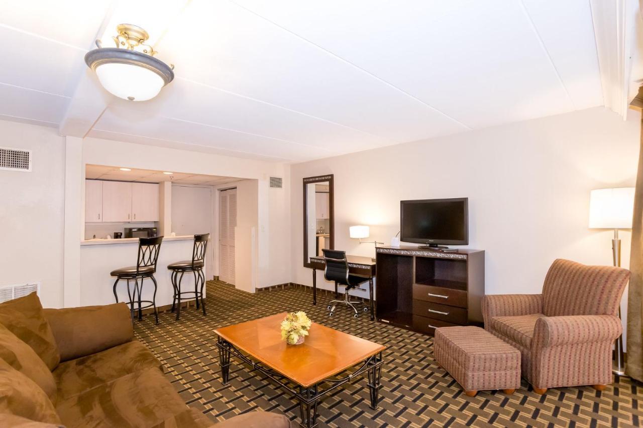 Ramada By Wyndham Plymouth Hotel & Conference Center Εξωτερικό φωτογραφία